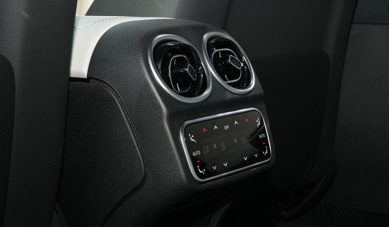 مرسيدس بنز C 200 Perfect condition Mercedes-Benz C200 Night Package / HUD / 2023 / 19" Alloy Wheels