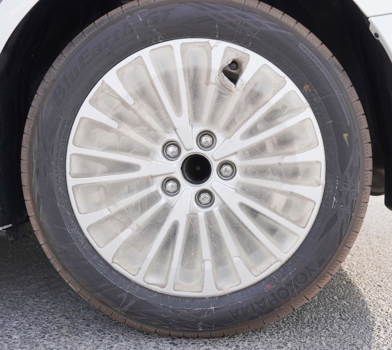 تويوتا كامري 2025 MODEL TOYOTA-CAMRY 2.5L HEV (WITH SUNROOF, 17" AL, REAR CAMERA)