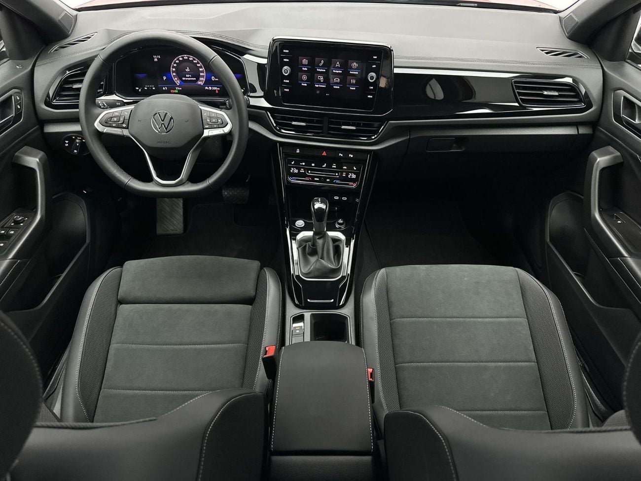 فولكس واجن T ROC T-ROC Style without Sunroof with Black Style 1.4L (Ref#42423) - 17,100 AED SAVINGS from New Car