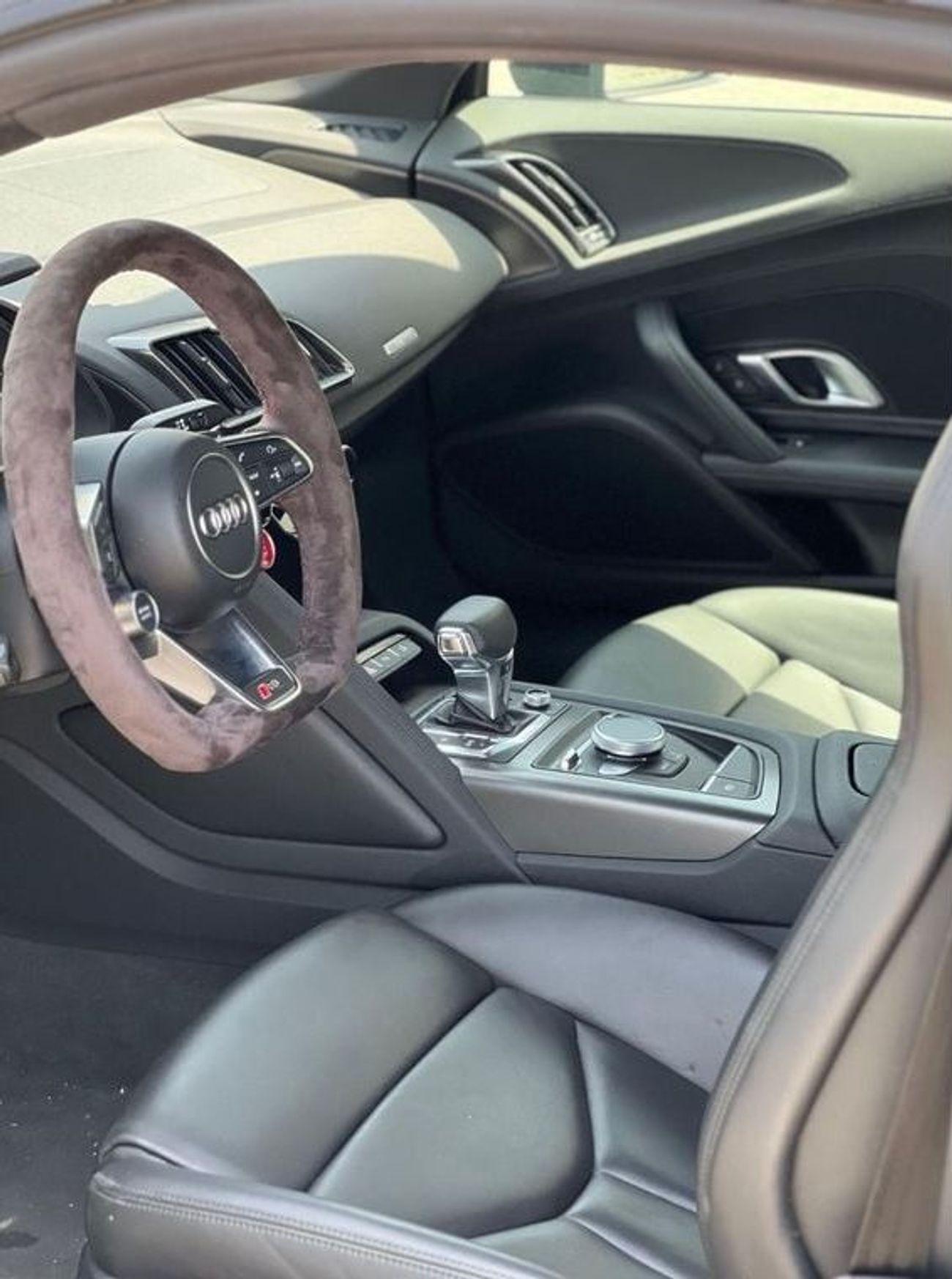 أودي R8 Canadian specific