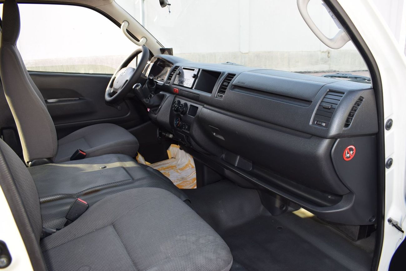 Toyota Hiace Commuter GLX High Roof Toyota Hiace Highroof Bus GL,13 seater Model:2018. Excellent condition