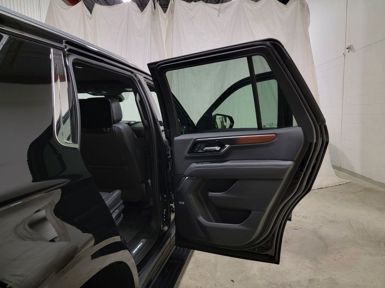 جي أم سي يوكون Denali With Captain Seats  6.2L Brand New