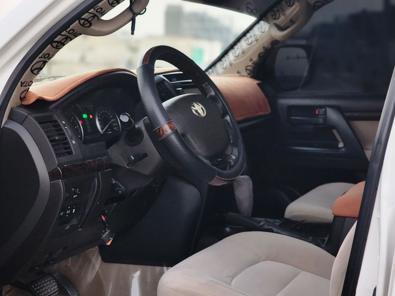 تويوتا لاند كروزر GX.R V8