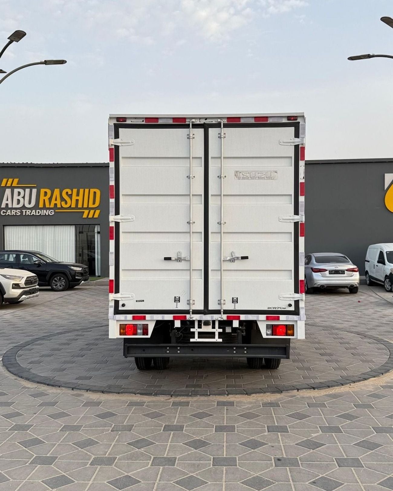 إيسوزو NPR 85