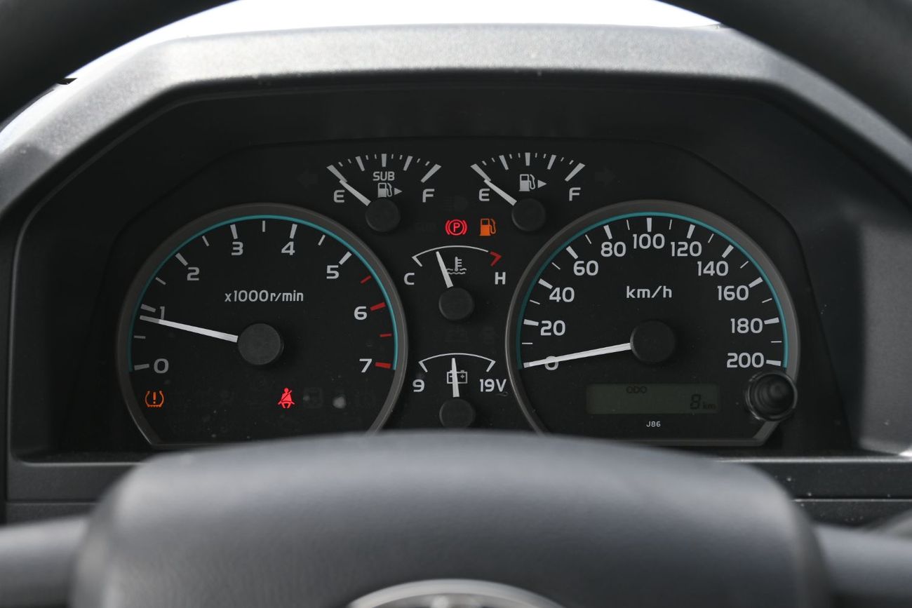 Toyota Land Cruiser 70 SWB 4.0L 4WD Toyota Land Cruiser 70 Series HardTop Manual 4.0L V6, Petrol, 4WD