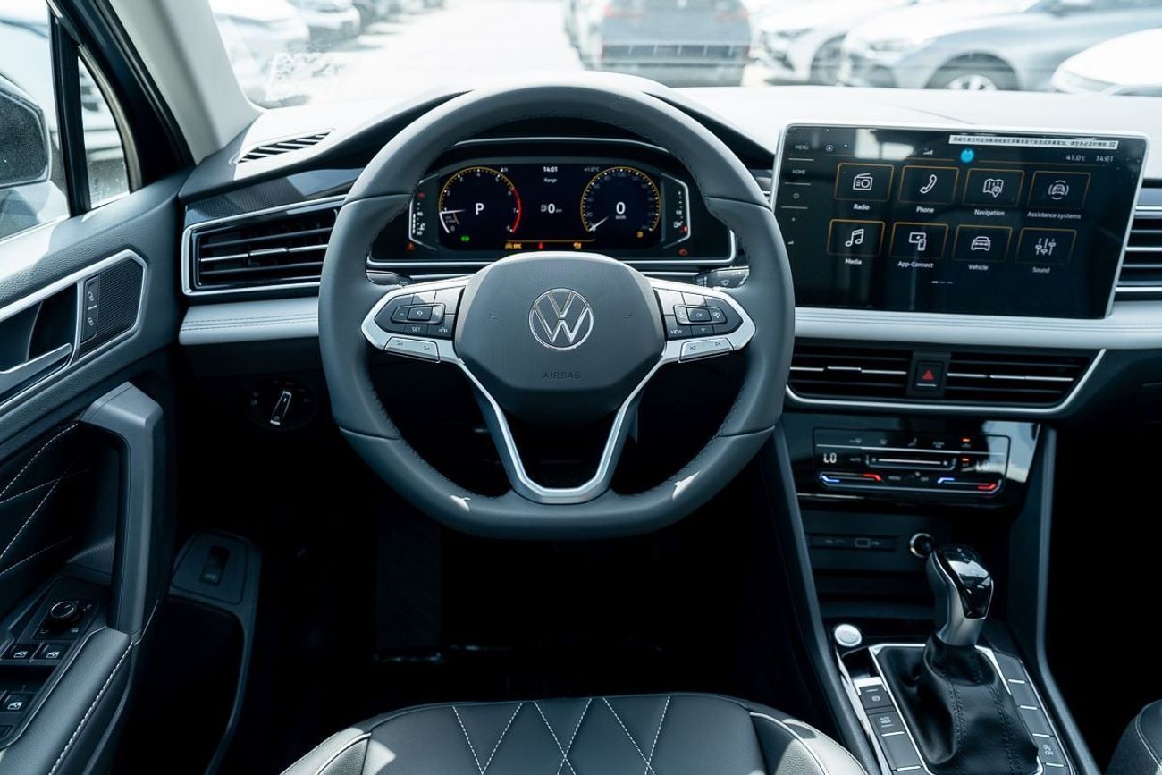 فولكس واجن تيجوان 300TSI Outstanding 1.5L 2025