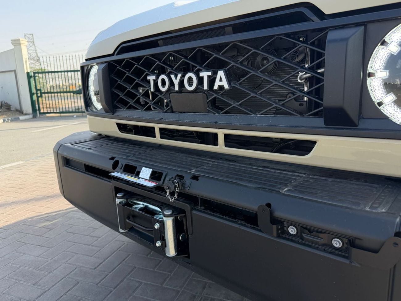 تويوتا لاند كروزر بيك آب