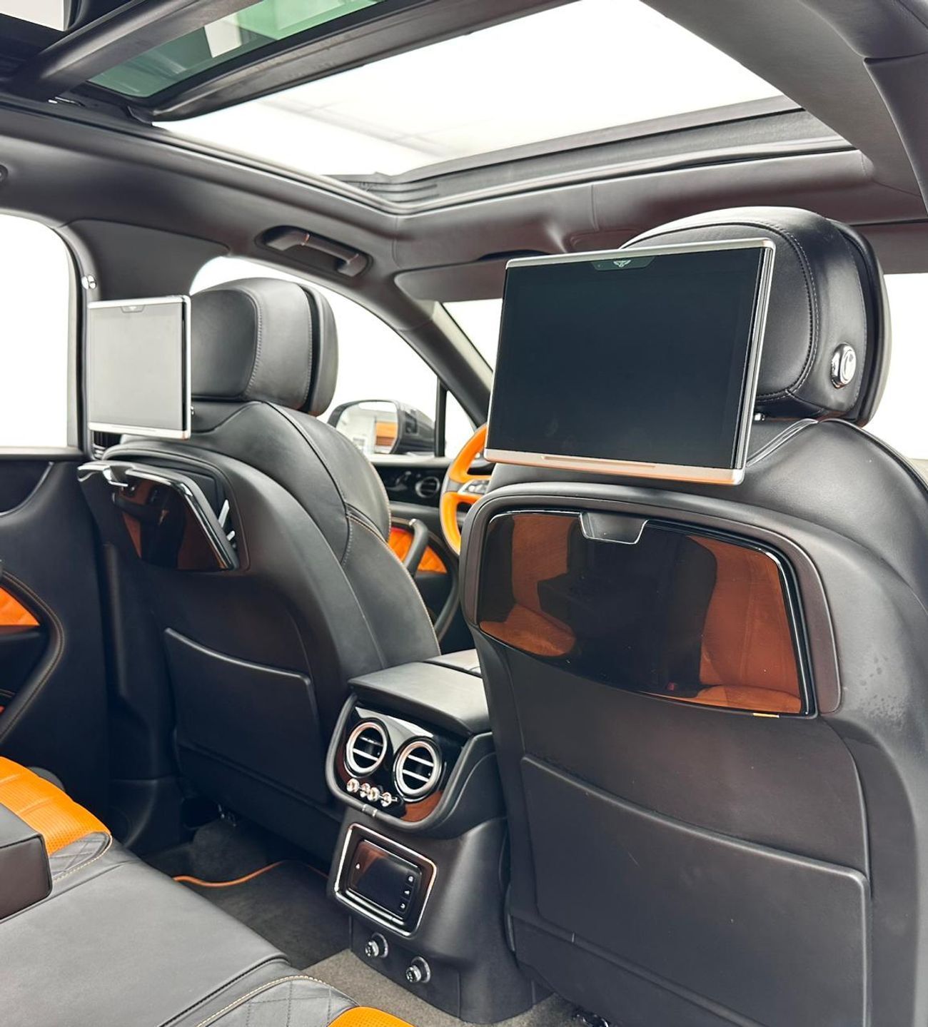 Bentley Bentayga 2018 Bentley Bentayga W12, Excellent Condition, GCC