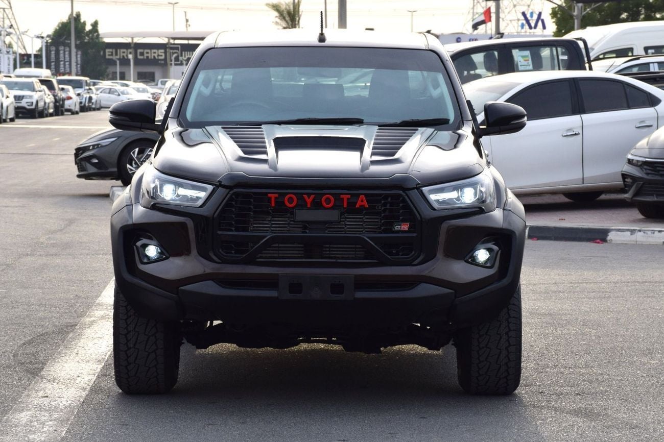 تويوتا هيلوكس 4X4 DIESEL 2.8L Right Hand (Export Only)