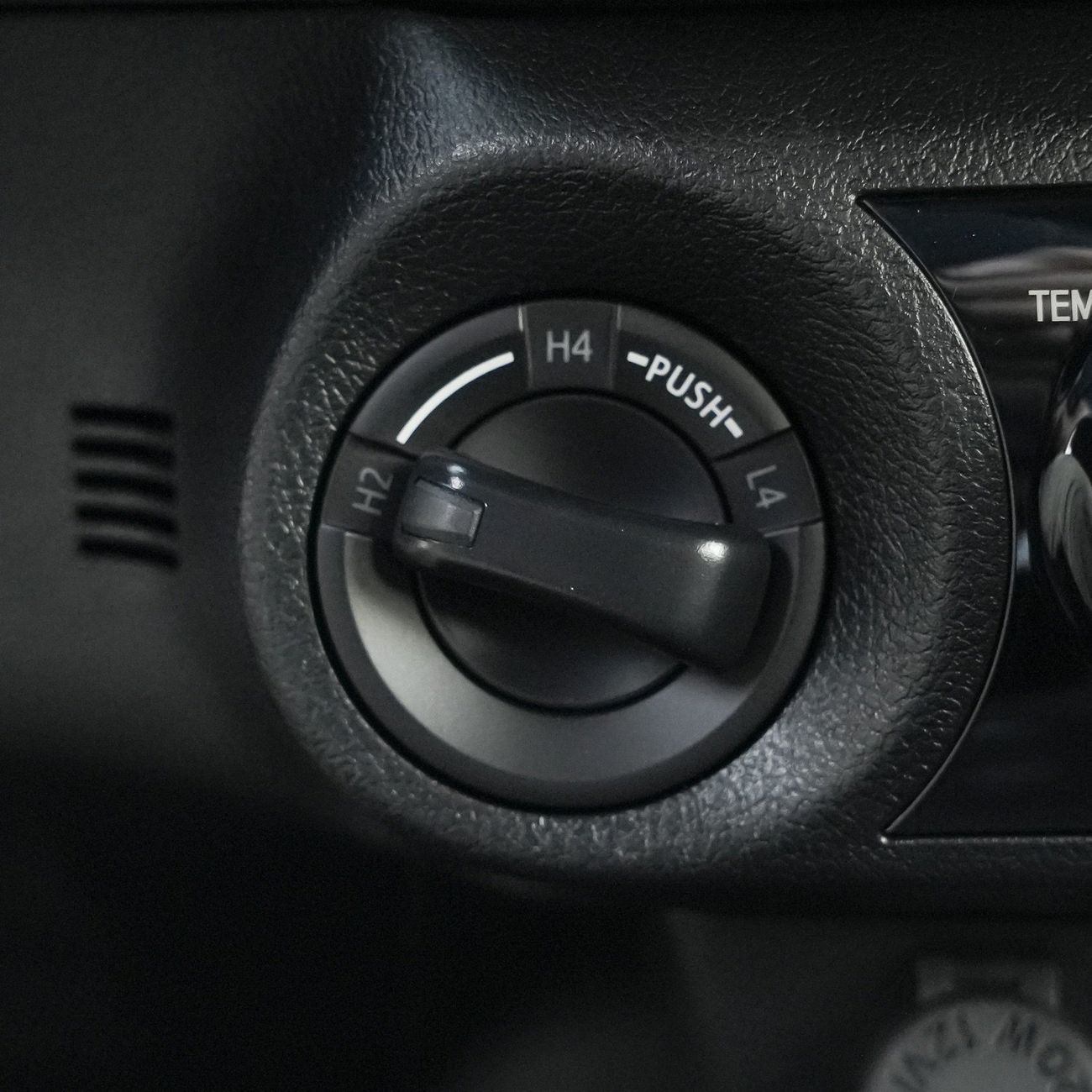 تويوتا هيلوكس GR Sport 4.0L