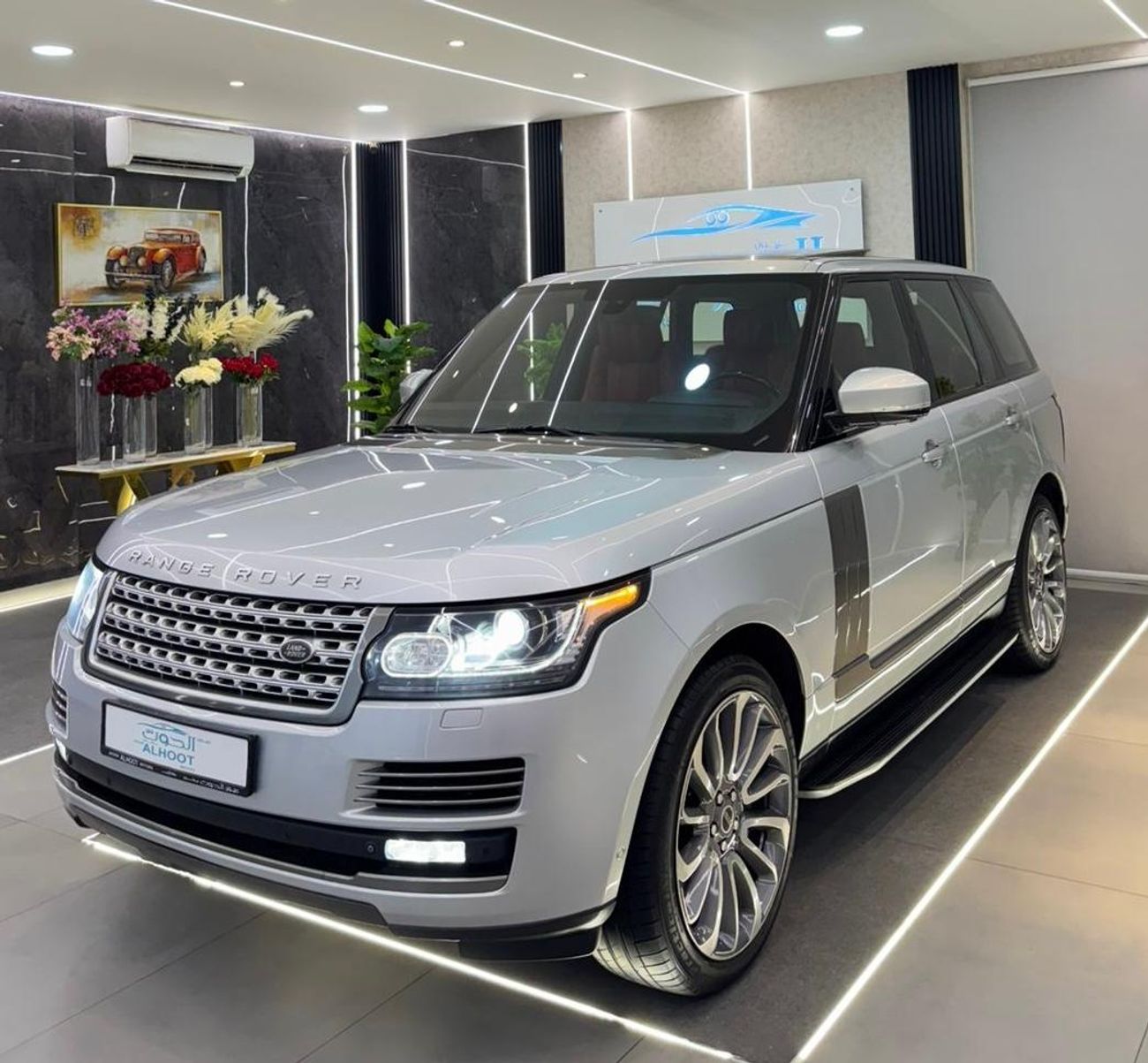 Land Rover Range Rover Supercharged 5.0L LOVELY SUPERCHARGED RR VOGUE V8 || GCC II TOP RANGE || ACCIDENT FREE || LOW MILEAG