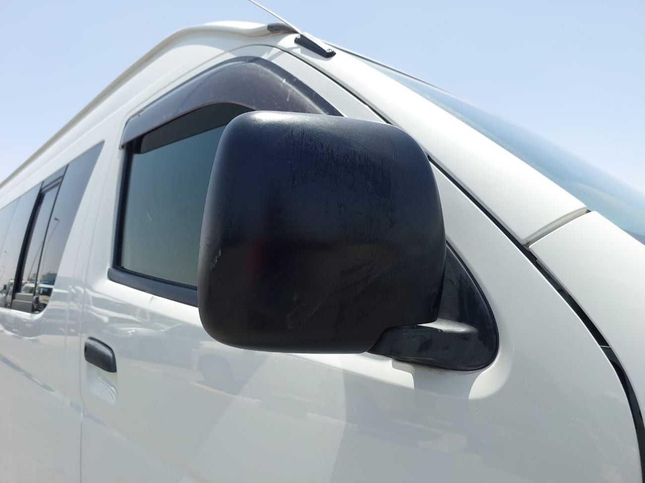 Toyota Hiace TOYOTA HIACE COMMUTER VAN RHD 2011 MODEL 3.0 L DIESEL AUTOMATIC(PM08585)