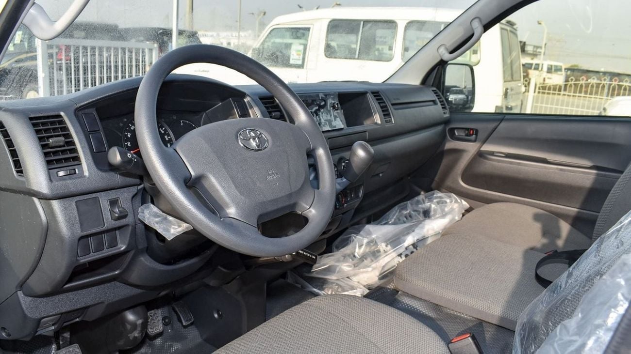 تويوتا هاياس Toyota Hiace 2.7L High Roof  Model 2025