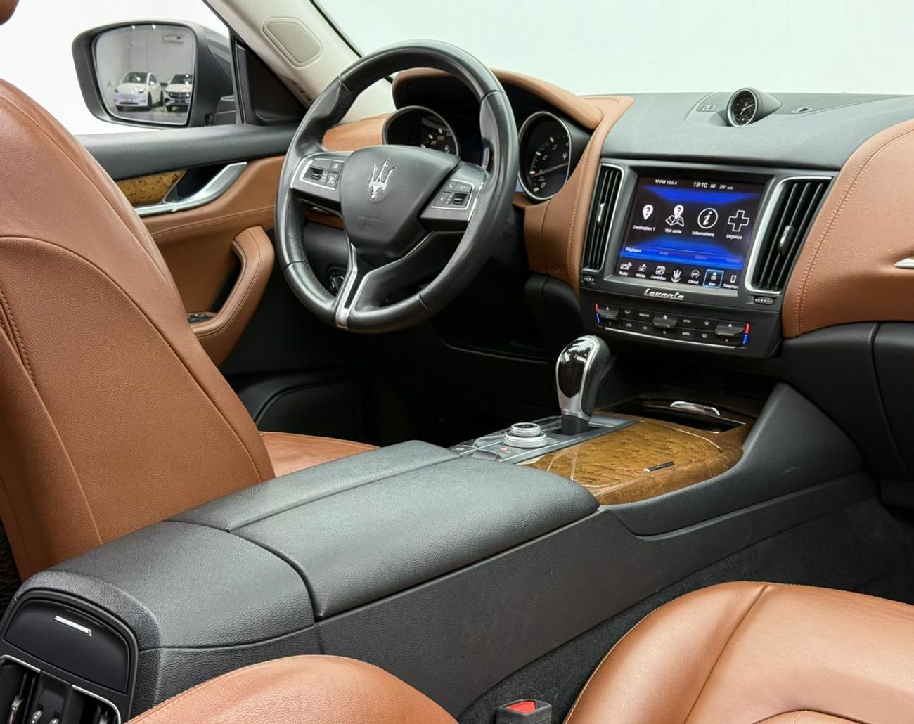 Maserati Levante Std 3.0L (350 HP) 2017 Maserati Levante, Service History, Fully Loaded, Excellent Condition, GCC