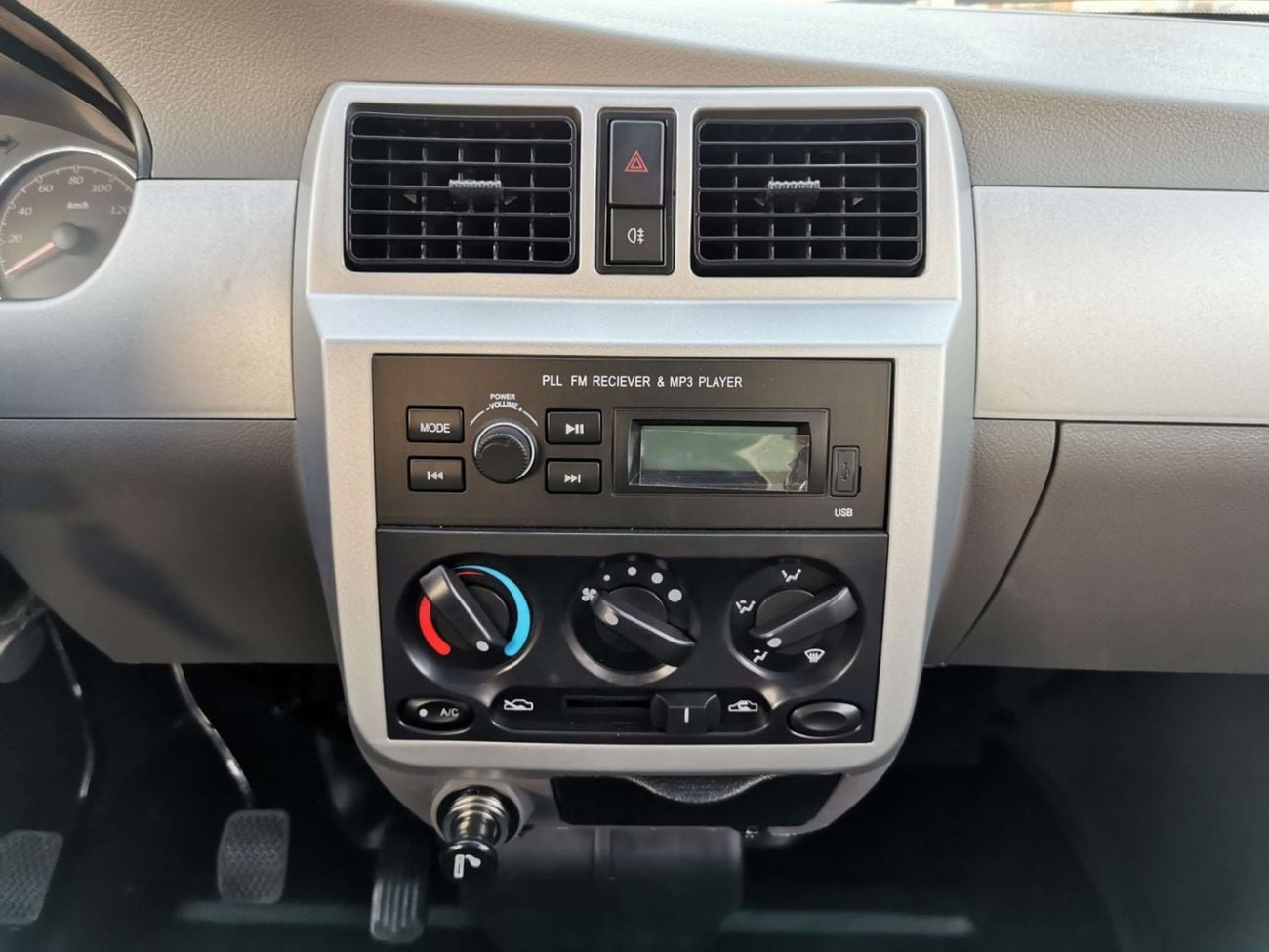 Victory V2 MINI BUS / 7 SEATER / 1.5L PETROL V4 M/T / AIRBAGS & ABS