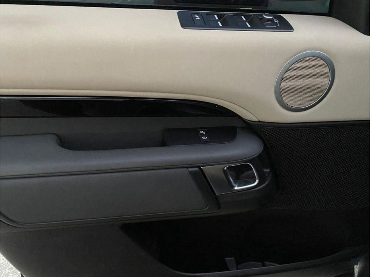 Land Rover Discovery GCC SPECS - 1ST OWNER - FULL SERVICE HISTORY - 4 CYLINDER - 7 SEATER 1 YEAR DEALER WARRANY