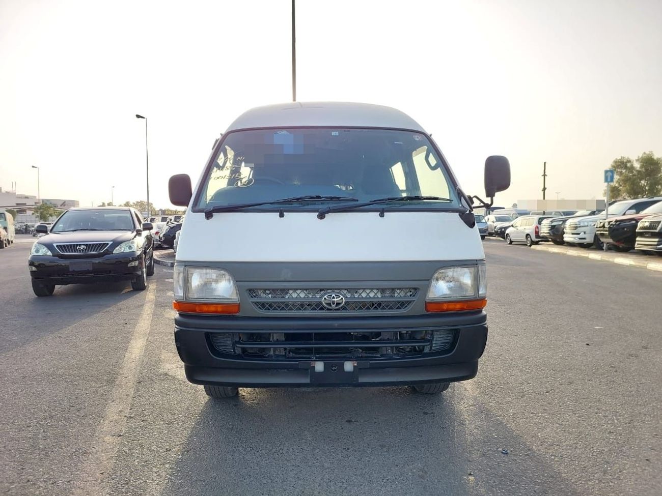 Toyota Hiace TOYOTA HIACE COMMUTER VAN RHD 2001 MODEL 3.0 L DIESEL AUTOMATIC(PM01315)