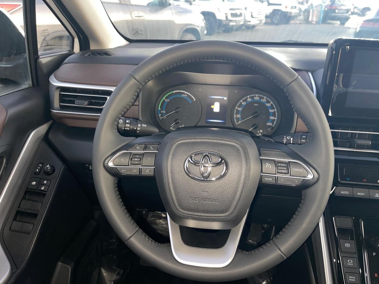 تويوتا إينوفا 2.0L HyCross 8S Hybrid