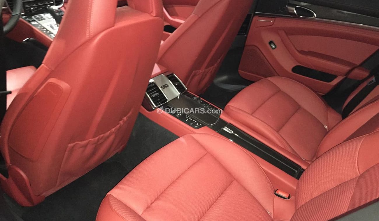 Porsche Panamera Black Edition