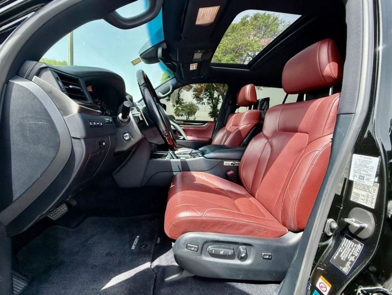 لكزس LX 570 LEXUS LX570 GCC SPECS YEAR 2017 FULL SERVICE HISTORY