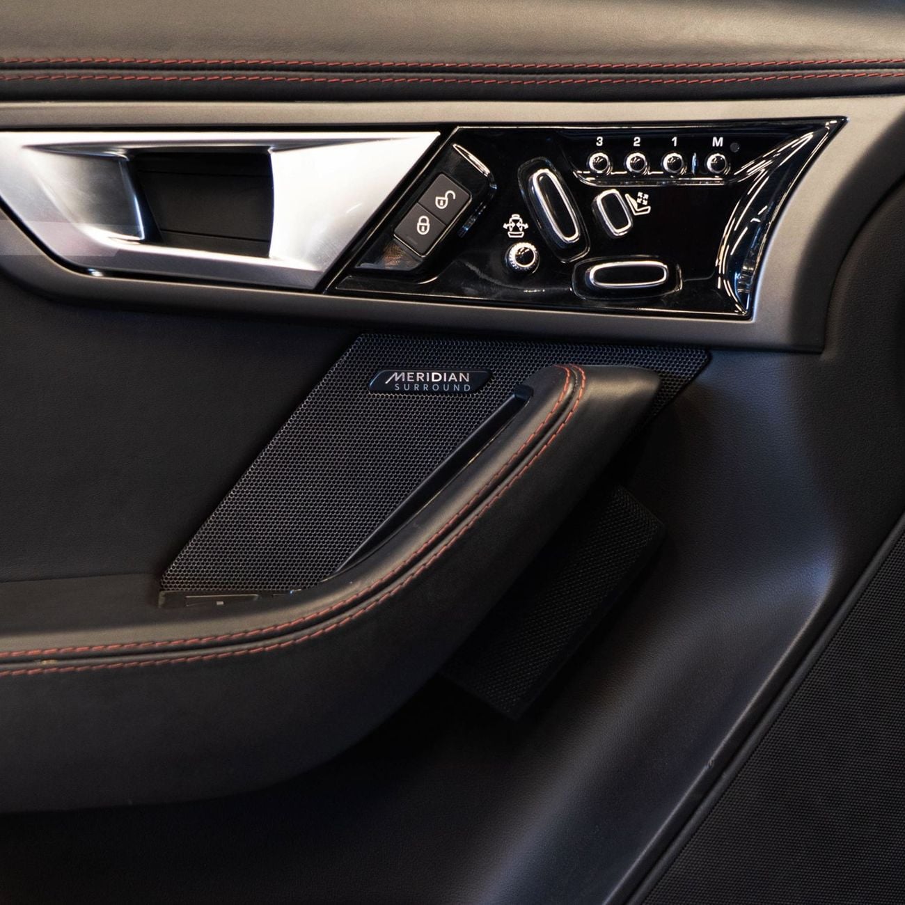 Jaguar F-TYPE AED 4,856 P.M • 0% Downpayment • Jaguar F-Type R V8 • 1 Year Warranty