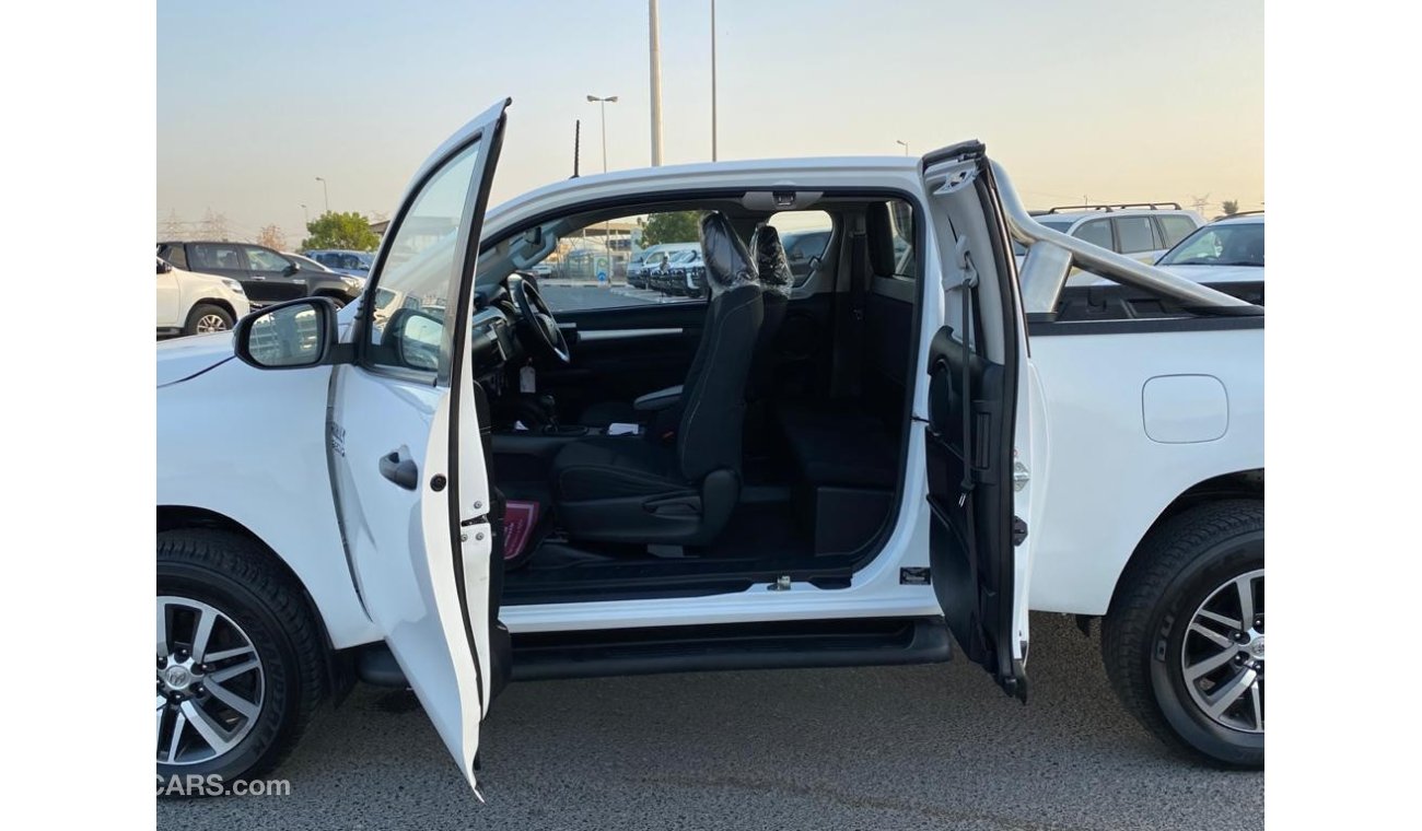 تويوتا هيلوكس diesel smart cabin automatic 2.8L year 2018 white color