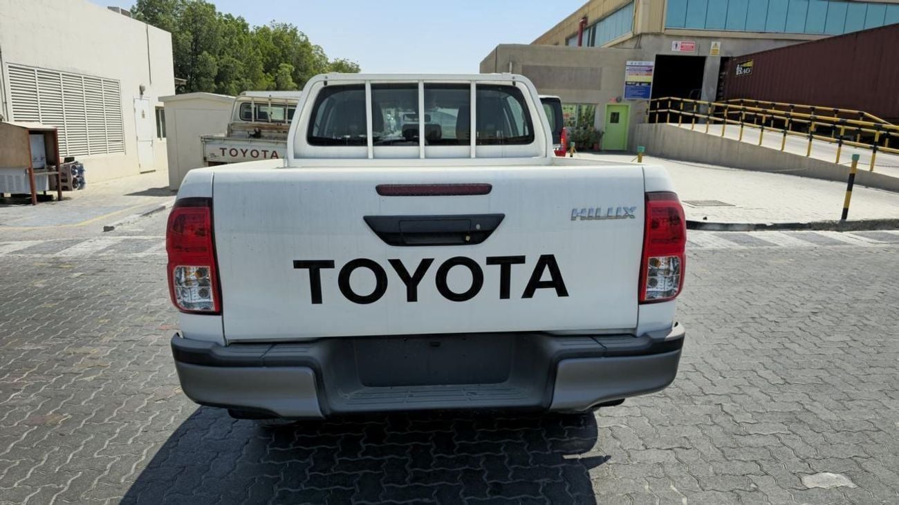 تويوتا هيلوكس Toyota Hilux Double Cabin 2.7L Petrol Auto Wide Body