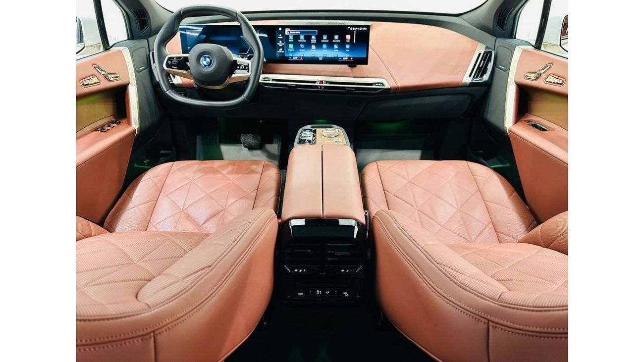 بي أم دبليو iX 2022 BMW iX xDrive40i Masterclass, Sep 2027 BMW Warranty, Sep 2028 BMW Service Pack, Low Kms, GCC