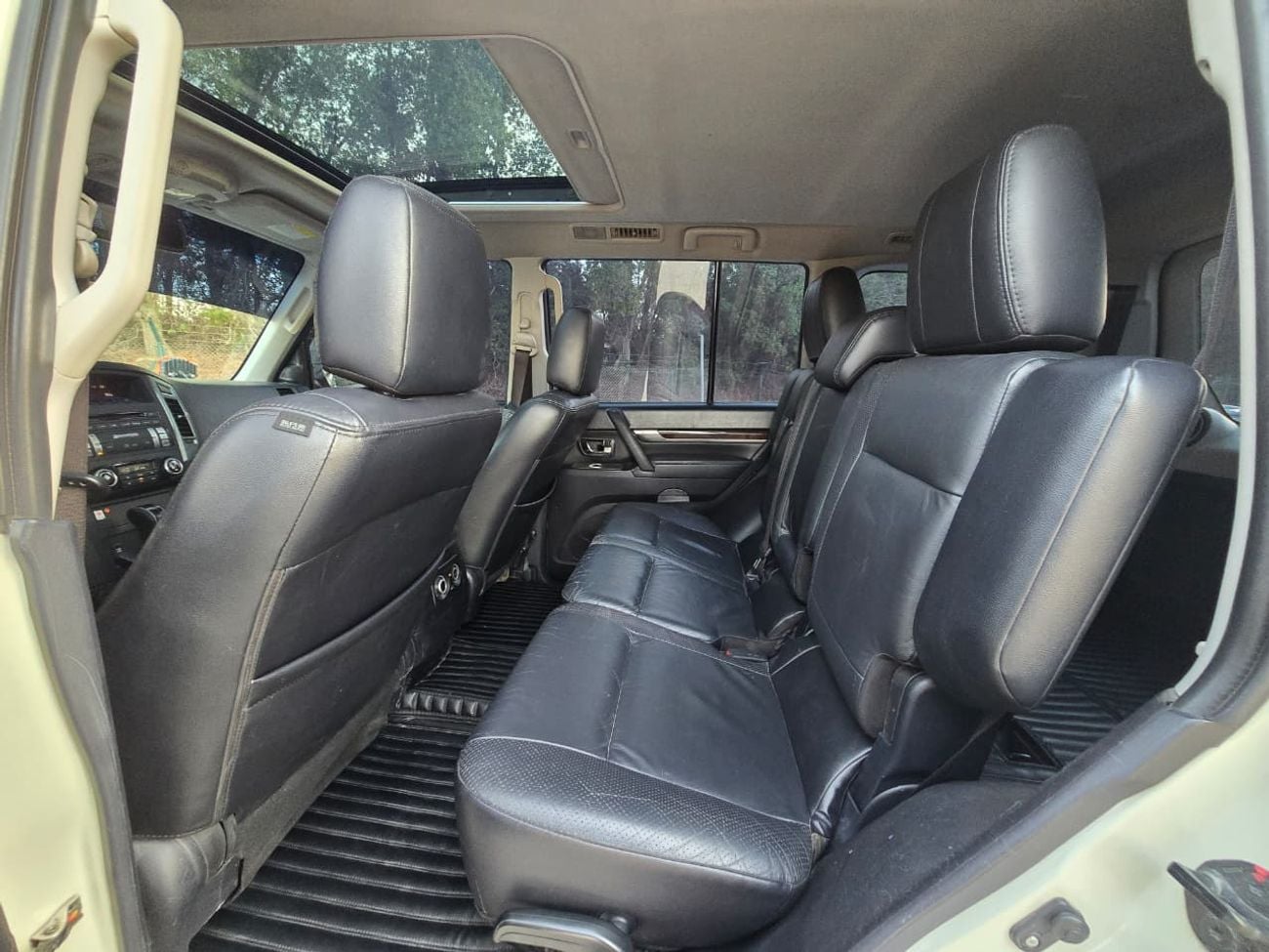 Mitsubishi Pajero GLS HIGHLINE TOP Mitsubishi Pajero 2011 GLS 3.8L | GCC Specs | Excellent Condition | Orginal paint |