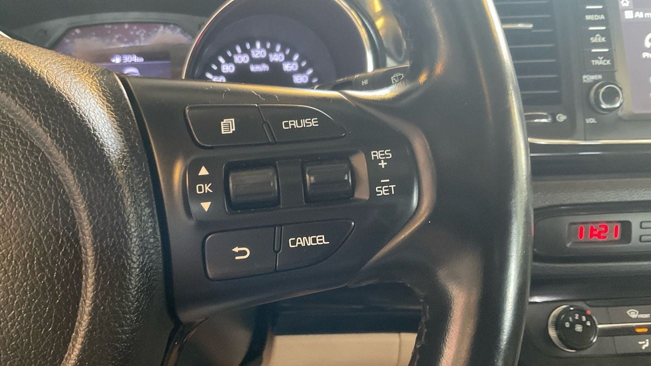 Kia Carnival 3.3 EX AUTO SRF | Guaranteed Warranty | 0 Down Payment