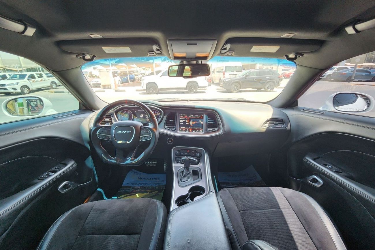 دودج تشالينجر R/T Scat Pack 6.4L SRT /6.4L SCAT BACK//SUN ROOF /WIDE BODY/ FULL OPTION /CARBON FIBER STEERING