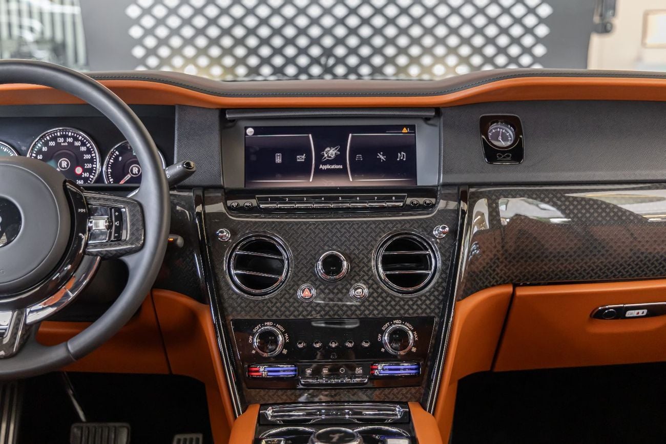 رولز رويس كولينان Rolls-Royce Cullinan | Black Badge | GCC Specs | Dealer Warranty & Service Contract (AGMC) | 2022