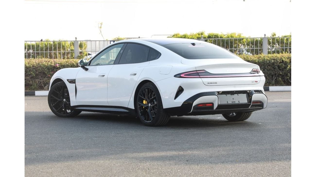 شاومى SU7 2024 XIAOMI SU7 MAX - أبيض داخل رمادي | سعر التصدير