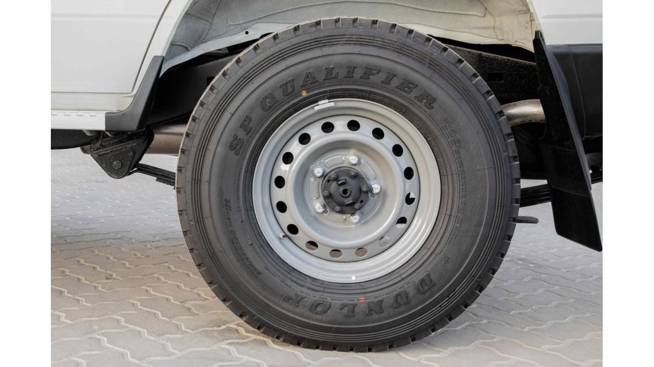 تويوتا لاند كروزر تويوتا LC 76 4.5 TD E MT 2024 - ابيض من الداخل بلوط