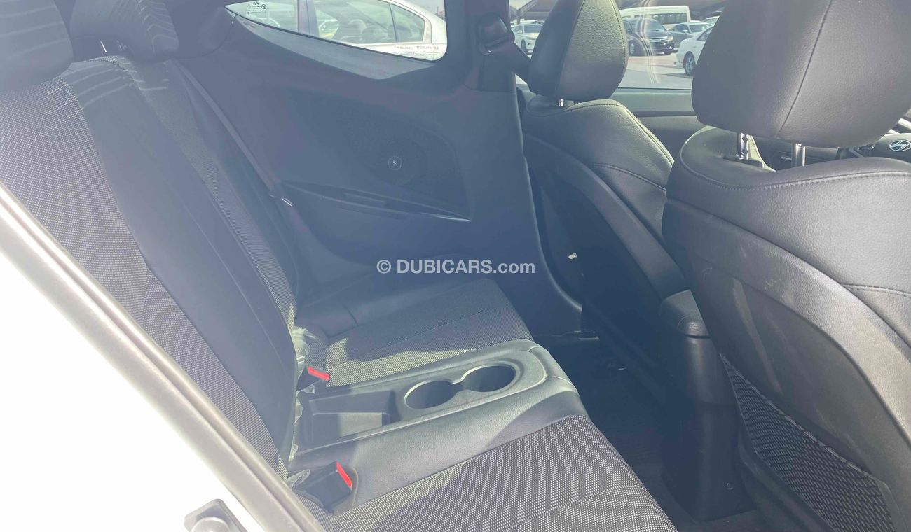 Hyundai Veloster Full option, free accident 1.6 V4