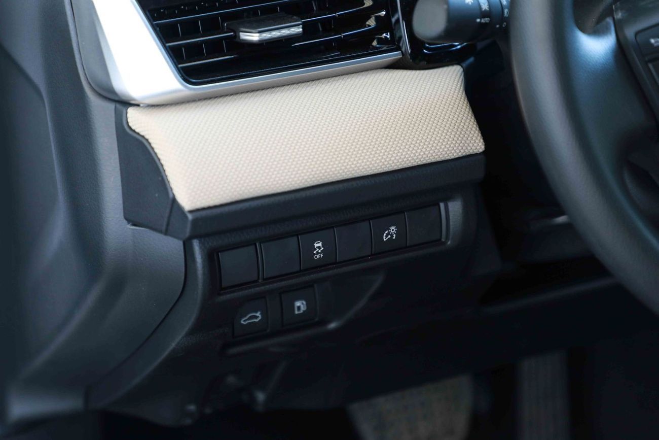 تويوتا كامري 2025 TOYOTA CAMRY LE 2.5 Hybrid - SILVER METALLIC inside BEIGE | Export Only