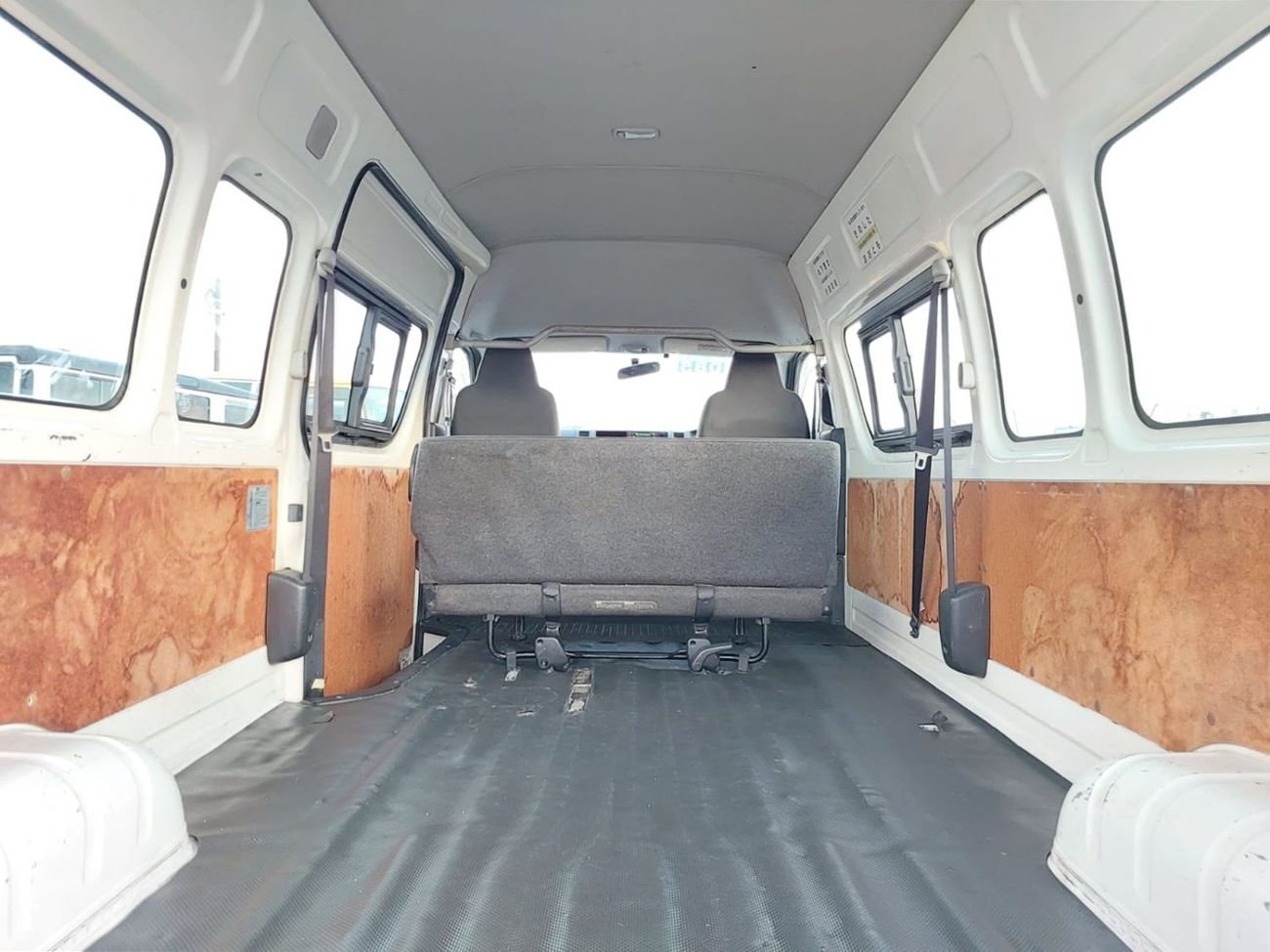 تويوتا هاياس TOYOTA HIACE VAN RHD 2015 MODEL 3.0 L DIESEL AUTOMATIC(PM16208)