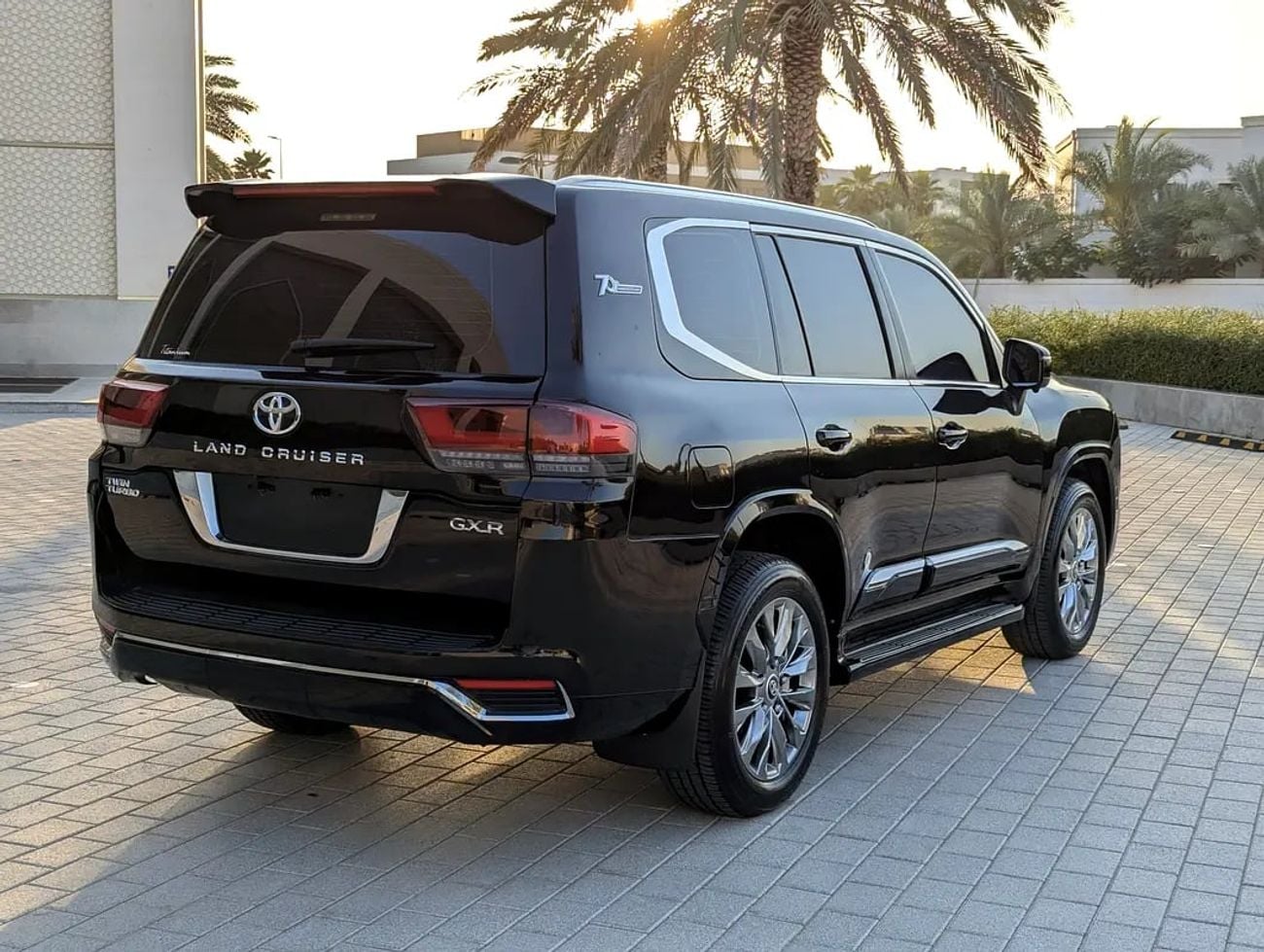 تويوتا لاند كروزر GXR Facelifted With Interior and Exterior -GCC Specs - Well Maintained