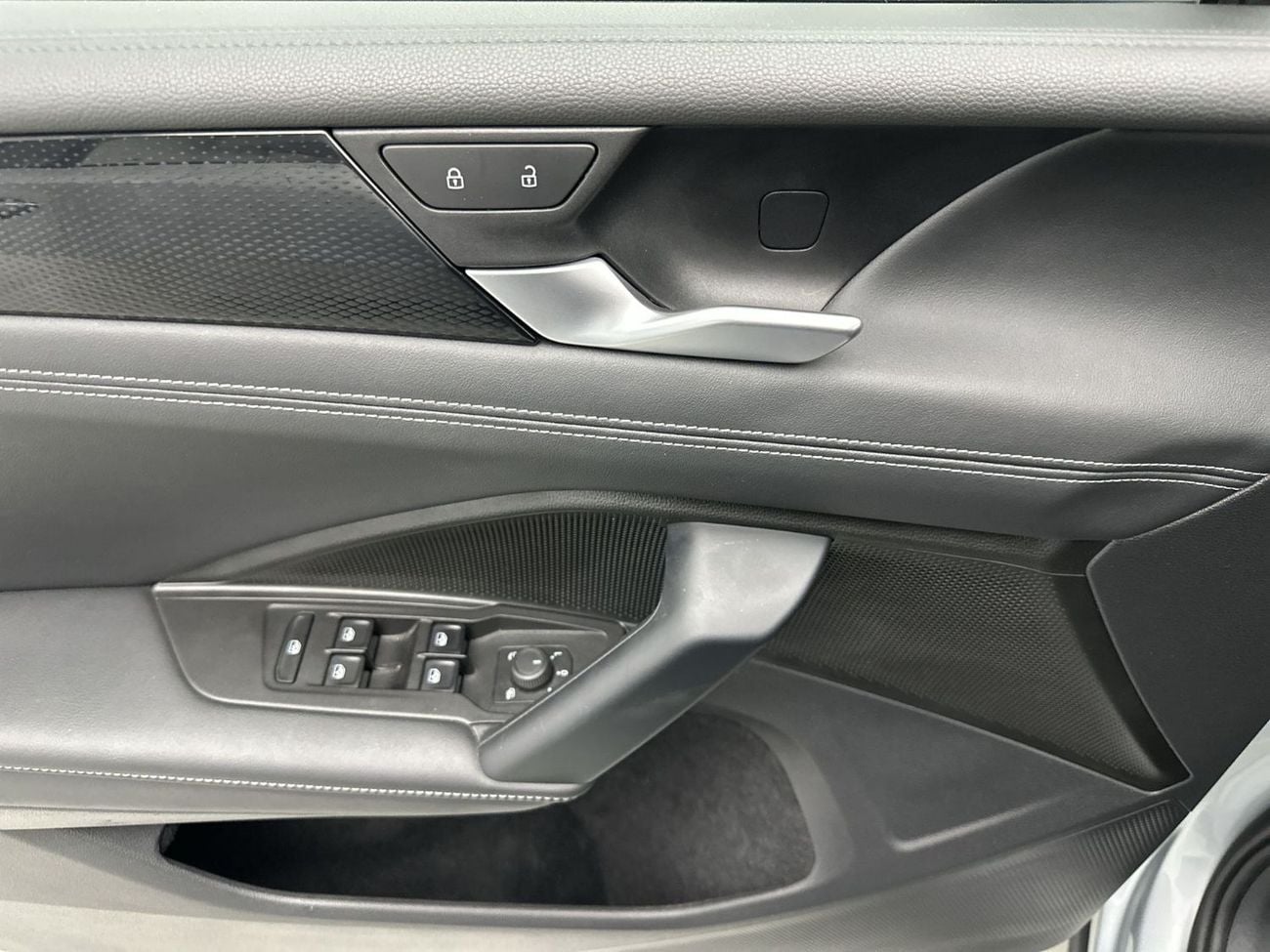 فولكس واجن تيجوان Life 1.4L (Ref#08919) / 22,100 AED SAVINGS from New Car