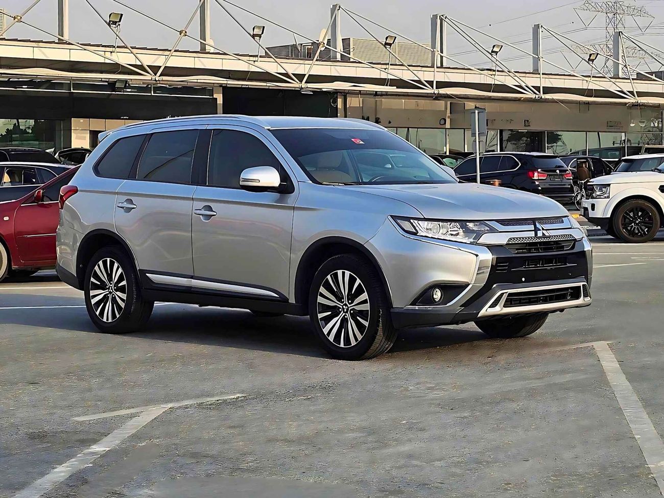 ميتسوبيشي آوتلاندر GLX/ 4WD/ LEATHER SEATS/ DVD/ LOW MILEAGE/ GCC/ 657 MONTHLY/ LOT# 702843