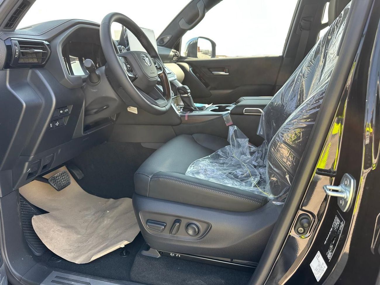 تويوتا لاند كروزر 2026 Toyota Land Cruiser LC300 VX 4.0L Petrol AT