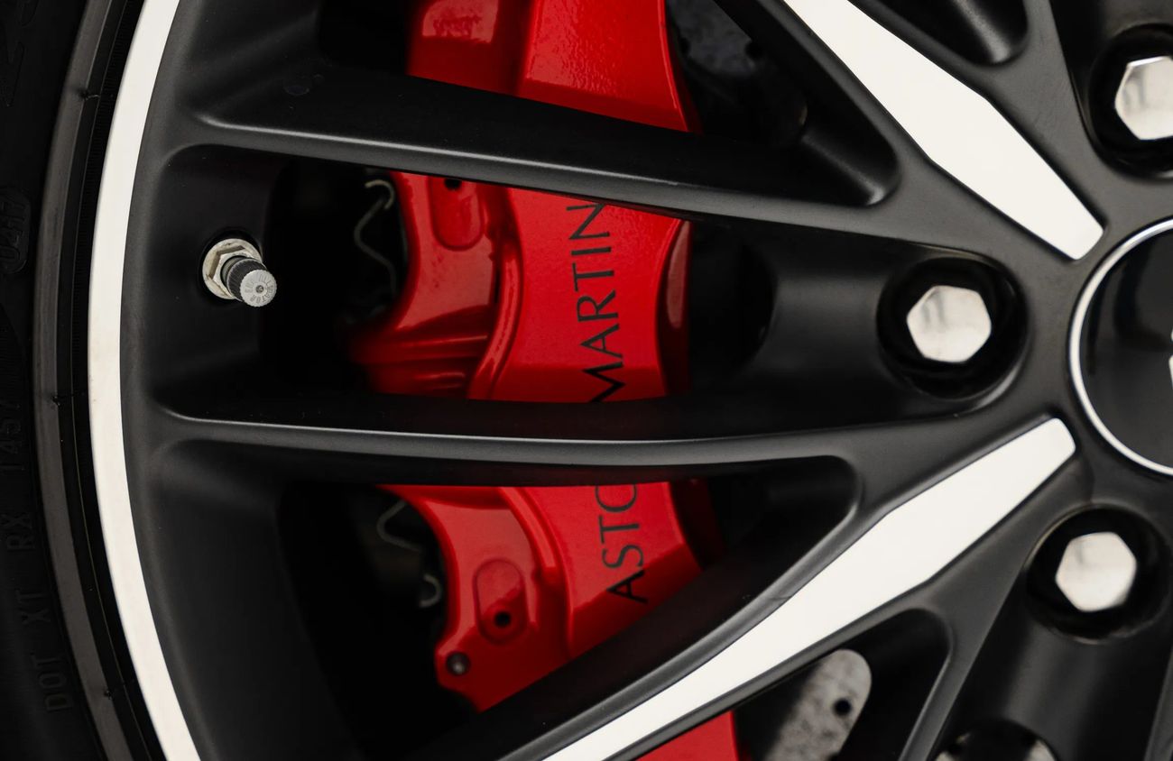 أستون مارتن فانكويش 6.0L V12 Naturally Aspirated Engine