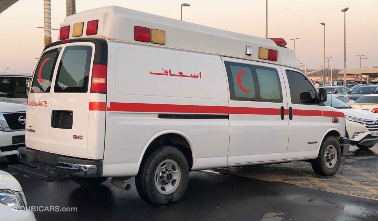 جي أم سي سافانا Ambulance