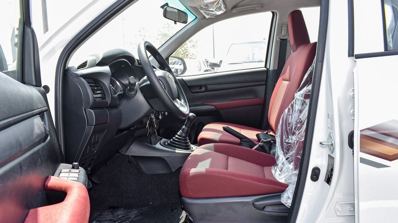 Toyota Hilux 2.7L M/T. RWD