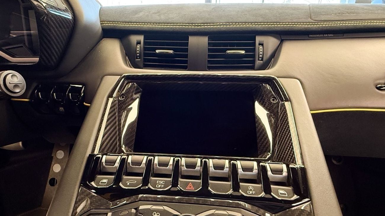 Lamborghini Aventador 6.5L V12 Lamborghini Aventador SV 2016 - LP 750-4 SV Roadster - Yellow (Giallo)