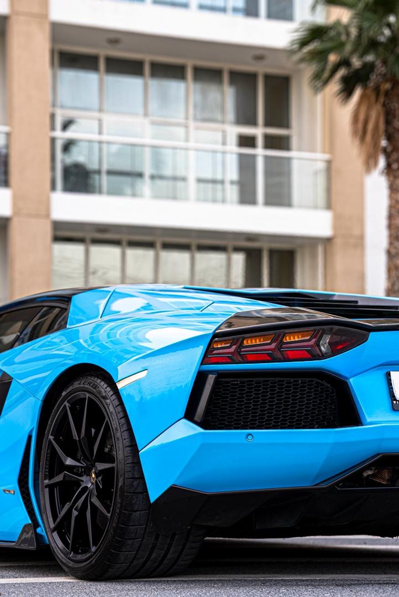 Lamborghini Aventador 6.5L V12 GCC Full service history
