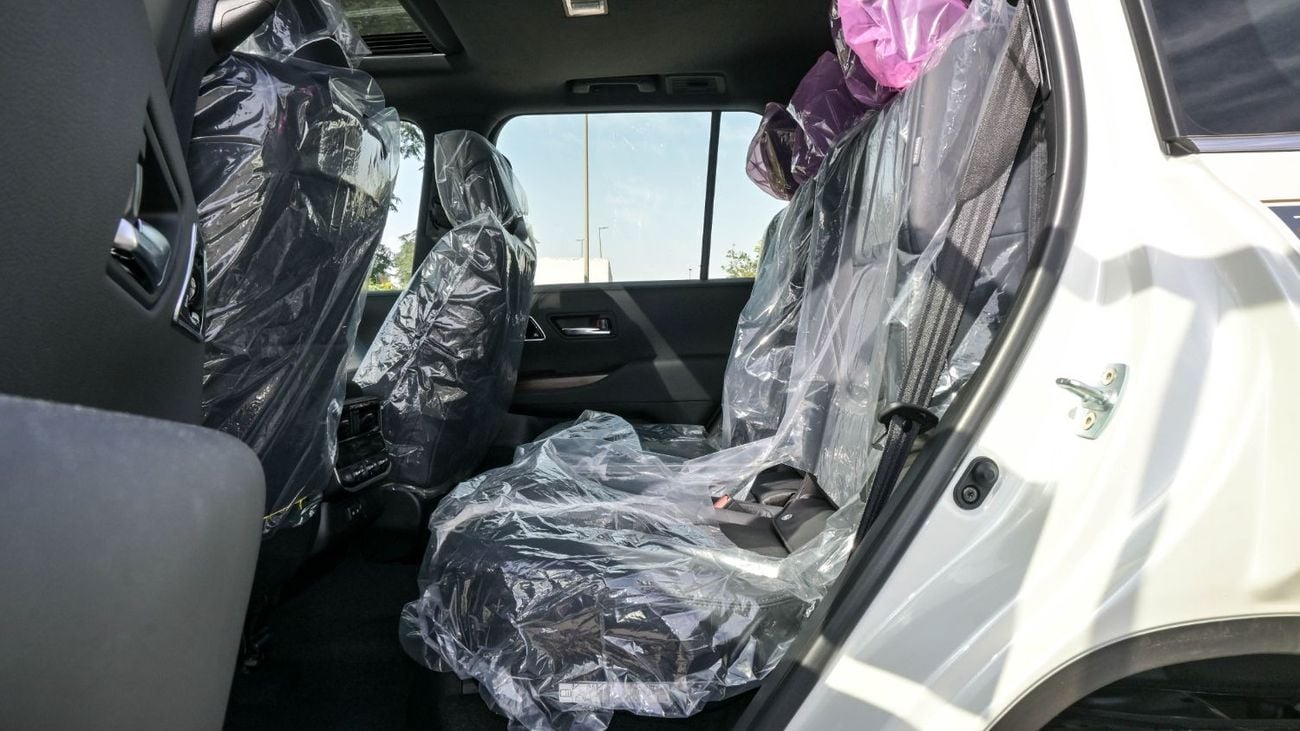 Toyota Land Cruiser ECT0078 - Toyota Land Cruiser VX - 3.5L Petrol - White/Black (Radar, Sunroof, Leather, Cool Box)