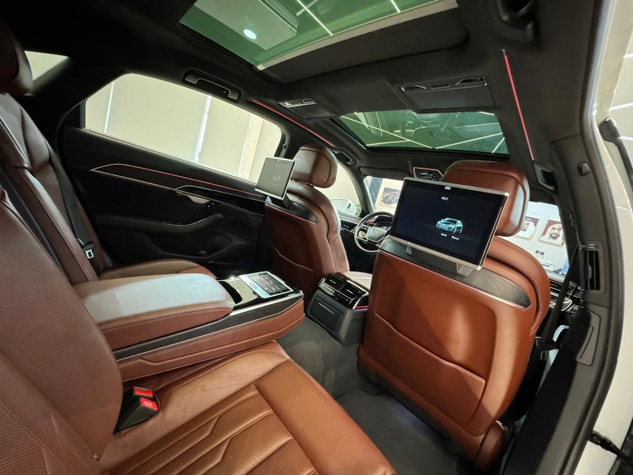 أودي A8 L 60 TFSI Quattro 4.0L (454 HP) AMAZING VIP AUDI A8 TFSI V6 || F.S.H || GCC || EXCELLENT PERFORMANCE