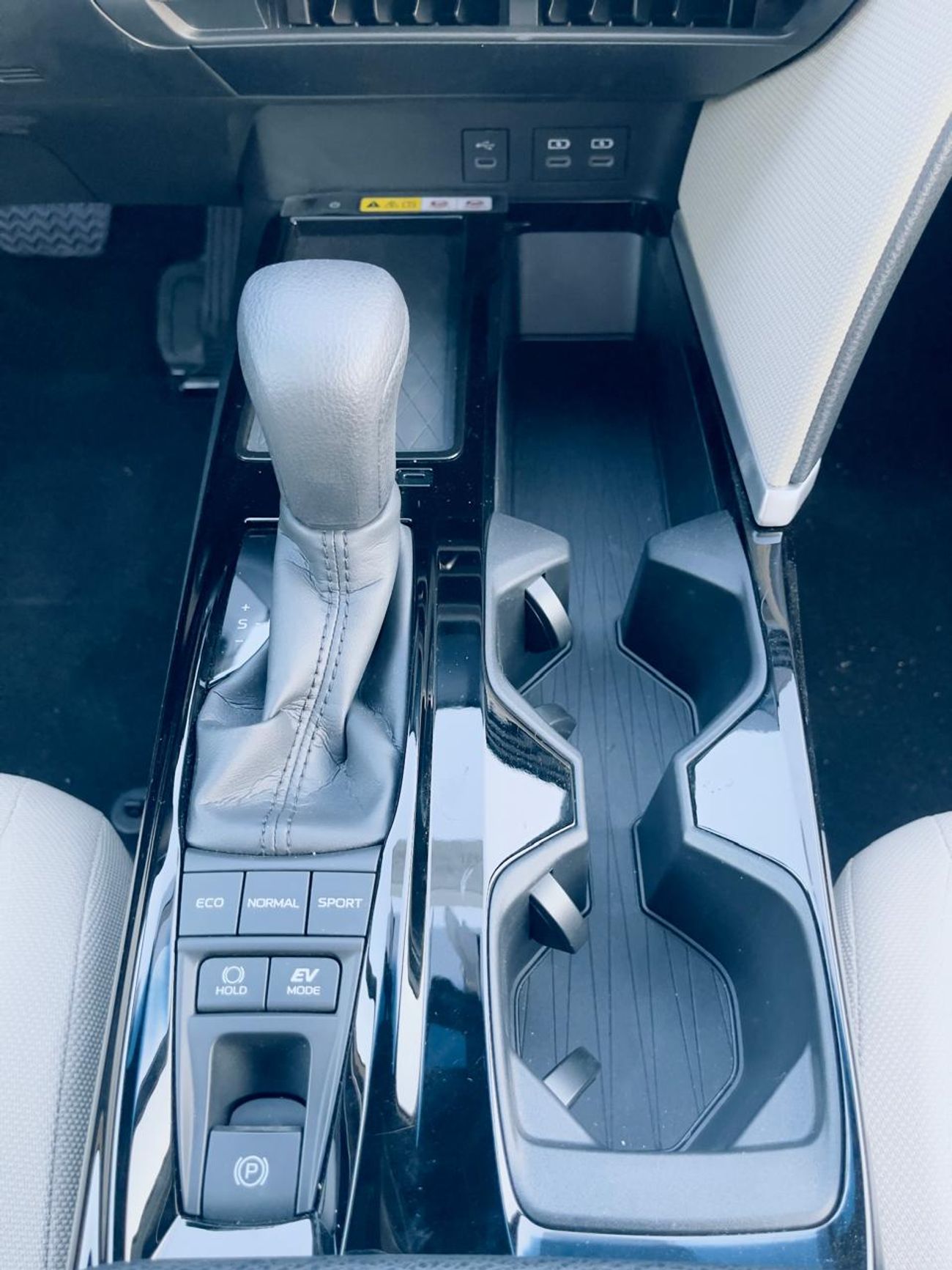 Toyota Camry GLE 2.5L Hybrid