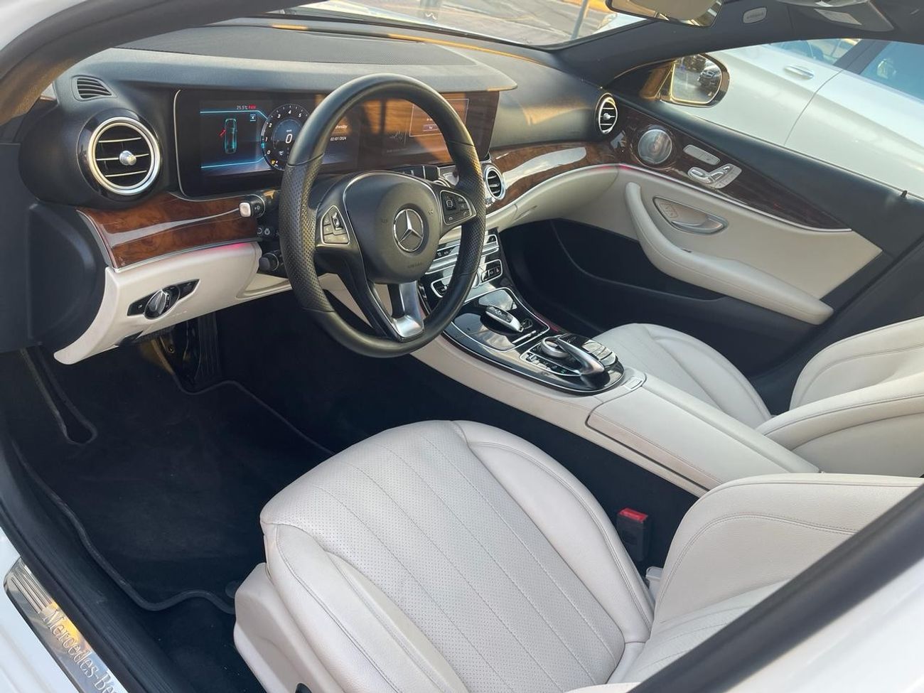 Mercedes-Benz E300 Mercedes  E300 KIT 43 AMG _American_2017_Excellent Condition _Full option